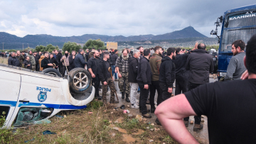 Βαριές κατηγορίες στους αγρότες για τις αγριότητες στην Κρήτη: Κρατούν κλειστό το αεροδρόμιο Ηρακλείου και αποφασίζουν στις 10 τα επόμενα βήματα