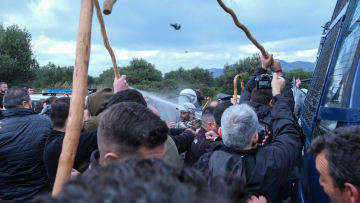 Η ΕΛΑΣ διαψεύδει ότι χρησιμοποιήθηκαν πλαστικές σφαίρες στα επεισόδια με τους αγρότες στην Κρήτη