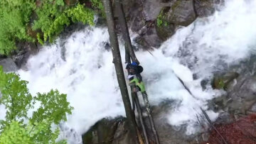 Το πιο επικίνδυνο ταξίδι στον κόσμο: Η περιγραφή δημοσιογράφου «κόβει» την ανάσα