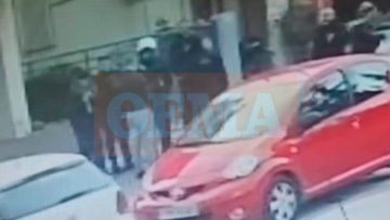 Έρευνες για τον εντοπισμό των δραστών που μαχαίρωσαν τον 14χρονο στον Χολαργό