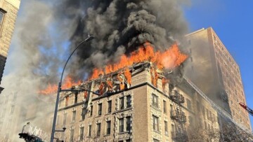 Φωτιά σε κτίριο στο Μανχάταν: Τρεις τραυματίες
