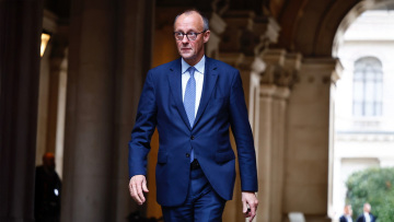 Δεν βλέπω κανέναν λόγο για τους Αμερικανούς να προσπαθήσουν να σώσουν τη δημοκρατία στην Ευρώπη, λέει ο Μερτς