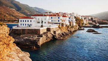 Τα μονοπάτια της Άνδρου: Πώς το νησί διεκδικεί θέση στους κορυφαίους πεζοπορικούς προορισμούς της Ευρώπης 