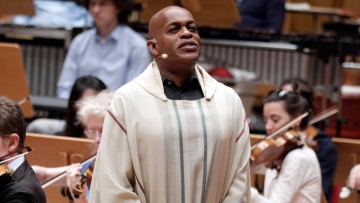 Mαχαίρωσαν μέχρι θανάτου τον υποψήφιο με Grammy Τζούμπιλαντ Σάικς - Η αστυνομία συνέλαβε τον γιο του