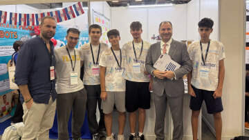 Εκπαιδευτική Αναγέννηση: 11η θέση στην Ολυμπιάδα Εκπαιδευτικής Ρομποτικής στη Σιγκαπούρη