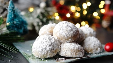 Ποιος είναι ο καλύτερος κουραμπιές της πόλης; 12 φούρνοι και ζαχαροπλαστεία για να διαλέξετε