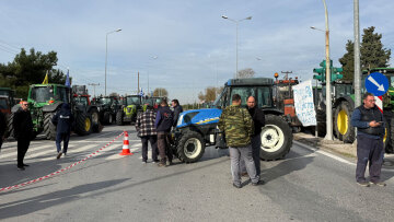 Ένταση ανάμεσα σε αστυνομικούς και αγρότες στη Θεσσαλονίκη - Η ΕΛΑΣ πήγε να ταυτοποιήσει παραγωγό στο χωράφι του