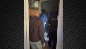 Έφοδος της Αστυνομίας σε οικισμό στον Ασπρόπυργο,  επτά συλλήψεις: Δείτε βίντεο και φωτογραφίες