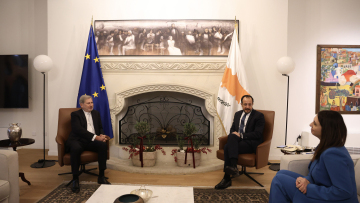 Χριστοδουλίδης σε Χαν: Χάσαμε 2,5 χρόνια, η ΕΕ μπορεί να ανοίξει τον δρόμο για λύση
