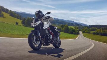 Δοκιμάζουμε το νέο Honda Hornet 750 - Σε τιμή έκπληξη στην Ελλάδα