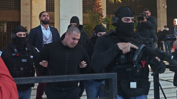 Στον εισαγγελέα ανιψιός και επιχειρηματίας για τη δολοφονία στο κάμπινγκ της Φοινικούντας: Πώς έφτασαν οι αρχές στη σύλληψή τους