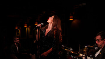 EMMA SMITH: Η ντίβα της retro jazz στην Αθήνα