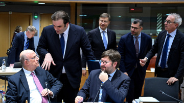 Το παρασκήνιο της εκλογής Πιερρακάκη στο Eurogroup: Οι «υποσχετικές» και οι συμμαχίες πριν από την ψηφοφορία που οδήγησαν στην απόσυρση του Βαν Πέτεγκεμ