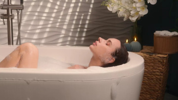 Σας αρέσει το ζεστό μπάνιο; 4 οφέλη για καρδιά, σώμα και διάθεση – Ποια είναι η ιδανική θερμοκρασία του νερού
