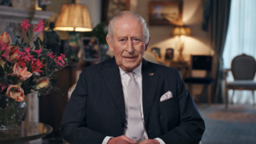 Κερδίζει τη μάχη με τον καρκίνο ο Κάρολος: Οι γιατροί μου είπαν ότι από το νέο έτος θα μειωθεί η θεραπεία, λέει ο βασιλιάς