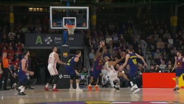 Απίθανο καλάθι από τον Φουρνιέ: Σκόραρε πέφτοντας και χωρίς να βλέπει ο Γάλλος, δείτε βίντεο
