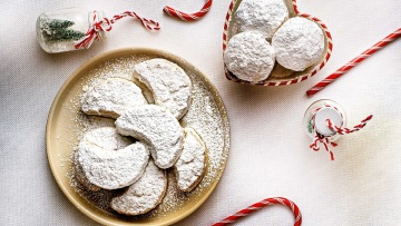 Kουραμπιέδες: Η παραδοσιακή συνταγή και μια αναπάντεχη παραλλαγή
