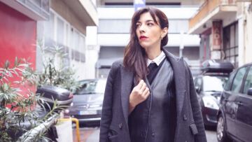 Λουκία Μιχαλοπούλου: «Δίπλα στο θέατρο υπήρχε ένα beach bar που έπαιζε εκκωφαντική μουσική, κάλυπτε τη δική μας»