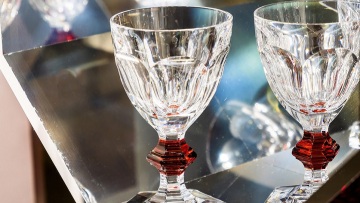 Θα βγάλετε θαμπά ποτήρια στο τραπέζι; Όχι, βέβαια