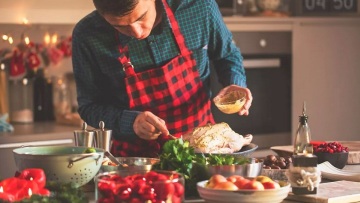 Μαγειρεύουμε τρεις αυθεντικά γιορτινές γεύσεις για το τραπέζι των Χριστουγέννων