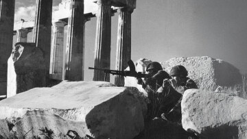 Η μάχη στου Μακρυγιάννη: Οι Βρετανοί πυροβολούσαν με κάλυψη τα Μάρμαρα του Παρθενώνα και ο ΕΛΑΣ διέταζε «μην ανταποδίδετε»