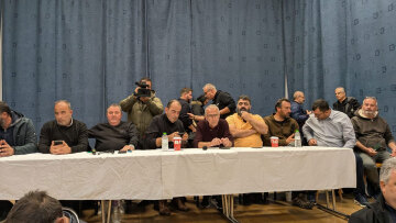 Η κρίσιμη σύσκεψη των αγροτών στη Λάρισα, εκπρόσωποι από 51 μπλόκα καθορίζουν τα αιτήματά τους προς την κυβέρνηση