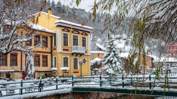 Η κατηγορία των ακινήτων που παραμένει στα αζήτητα, με αξίες μειωμένες κατά 54% έναντι του 2008