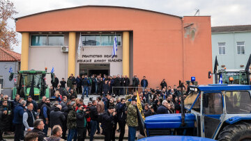 Με απειλές για κλιμάκωση των μπλόκων απαντούν οι αγροτοσυνδικαλιστές στην έκκληση του πρωθυπουργού για διάλογο - Βίντεο