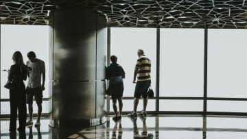 Mystery Trips: Η ταξιδιωτική τάση που αλλάζει τον σχεδιασμό των αποδράσεων