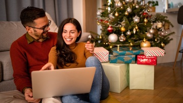 Πώς να κάνουμε τις online αγορές των γιορτών πιο εύκολες και ευχάριστες – χωρίς άγχος