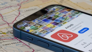 Ισπανία: Πρόστιμο €64 εκατ. στην Airbnb για αγγελίες σε απαγορευμένες κατοικίες: «Κανείς υπεράνω του νόμου»