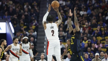 Οι Μπλέιζερς «λύγισαν» τον διαστημικό Κάρι που πέτυχε 12 τρίποντα, δείτε βίντεο