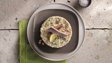 Φασουλόρυζο με ρέγγα και μυρωδικά
