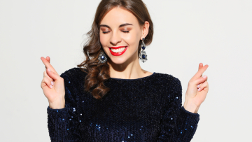 Ανακαλύψαμε το τέλειο combo των γιορτών για φωτεινή επιδερμίδα που μαγεύει
