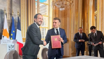 Στρατηγική Συμφωνία Κύπρου–Γαλλίας: Υπογραφές Χριστοδουλίδη–Μακρόν στο Παρίσι για άμυνα, ενέργεια και «Σένγκεν»