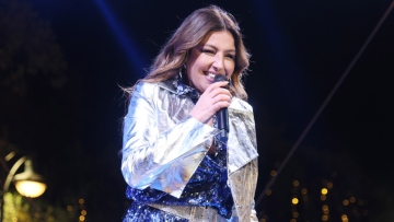 Η Έλενα Παπαρίζου πήρε εξιτήριο από το νοσοκομείο