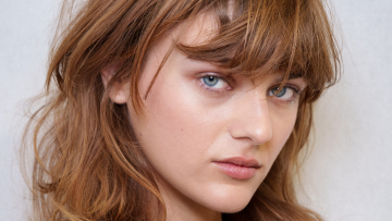 Το εύκολο τρικ με το σεσουάρ που εξασφαλίζει πως οι αφέλειες θα δείχνουν πάντα τέλειες