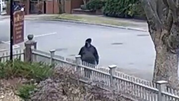 Επίθεση στο πανεπιστήμιο Μπράουν: Οι αρχές έδωσαν στη δημοσιότητα νέα βίντεο του υπόπτου, που παραμένει ασύλληπτος