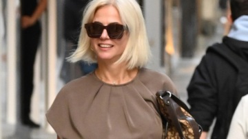 Χριστίνα Κοντοβά: Με την κόρη της Έιντα στην Αθήνα - Τα look που επέλεξαν