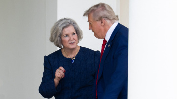 Η μοναδική γυναίκα που έχει διαβάσει καλά τον απρόβλεπτο Τραμπ και μπορεί να τον συγκρατήσει