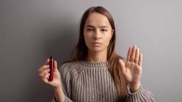 Γονείς: Πώς μπορείτε να καταλάβετε ότι τα παιδιά σας ατμίζουν – Ο κίνδυνος της εξάρτησης
