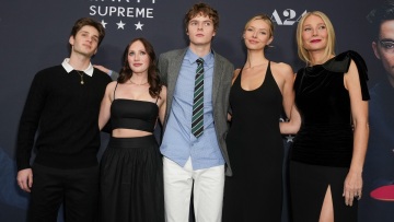 Απλ Μάρτιν: Σε νέα εμφάνιση με θρυλικό φόρεμα της μητέρας της, Γκουίνεθ Πάλτροου