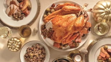Ρεβεγιόν: Πλήρες γιορτινό μενού για 6 άτομα με 150€