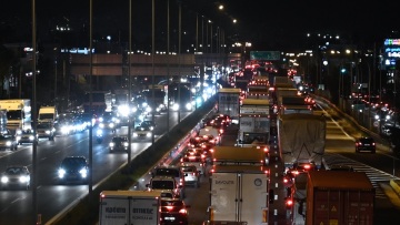 Κίνηση στους δρόμους: Μποτιλιαρισμένος ο Κηφισός, στο «κόκκινο» η Κηφισίας και κεντρικοί δρόμοι στην Αθήνα