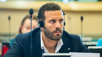 Εκτός ευρωομάδας και διαγράφεται από τον ΣΥΡΙΖΑ ο Νίκος Παππάς μετά την άγρια επίθεση στον Νίκο Γιαννόπουλο