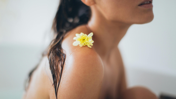 Skincare Resolutions: Οχτώ απλές αποφάσεις που θα μας χαρίσουν υγιή και λαμπερή επιδερμίδα.
