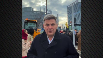 Φαραντούρης στην διαδήλωση κατά της Mercosur στο Στρασβούργο: Οι Έλληνες αγρότες έχουν μεγαλύτερα προβλήματα από τους Ευρωπαίους συναδέλφους τους