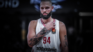 Το μήνυμα του Φουρνιέ για την επόμενη ημέρα στον Ολυμπιακό: «Το πιο βαθύ σκοτάδι είναι πριν την αυγή»