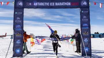 Για πρώτη φορά γυναίκα νικήτρια στον Μαραθώνιο της Ανταρκτικής (βίντεο)
