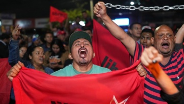 Υποστηρικτές της απερχόμενης κυβέρνησης της αριστεράς στην Ονδούρα διαδηλώνουν εναντίον της «νοθείας» στις εκλογές 